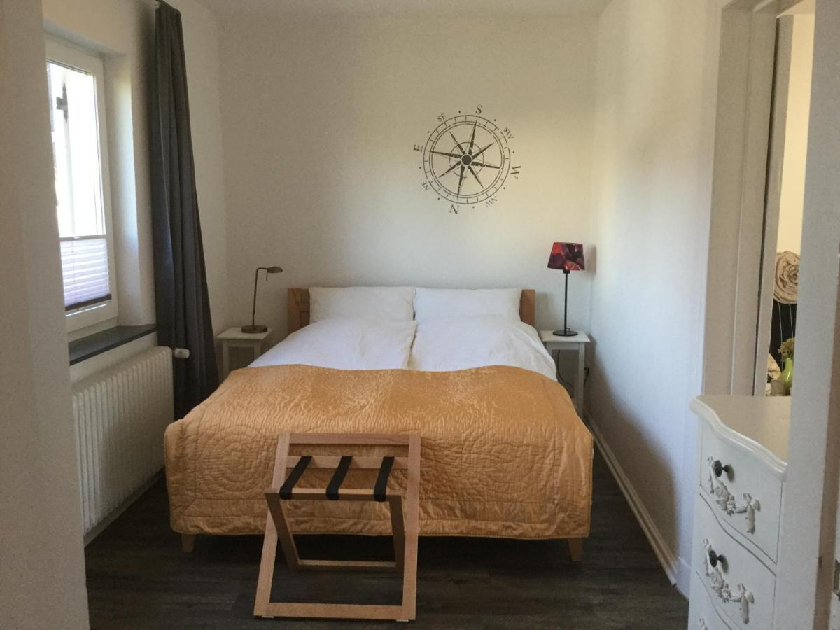 Ferienhaus Us lütt Hus und das Zimmer Linde im Haupthaus Oldenburg Exterior foto