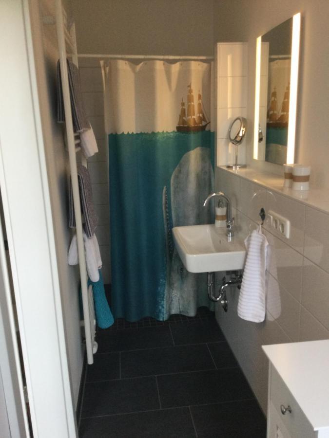 Ferienhaus Us lütt Hus und das Zimmer Linde im Haupthaus Oldenburg Exterior foto
