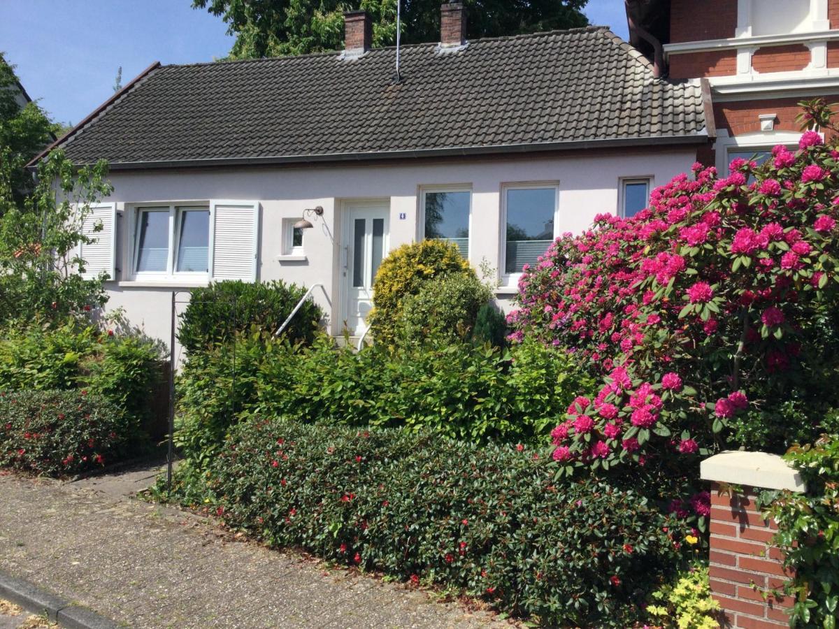 Ferienhaus Us lütt Hus und das Zimmer Linde im Haupthaus Oldenburg Exterior foto