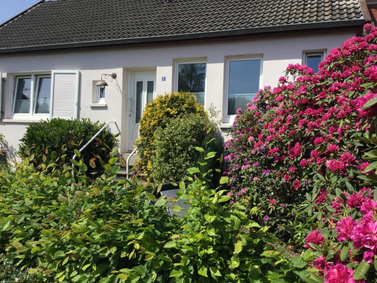 Ferienhaus Us lütt Hus und das Zimmer Linde im Haupthaus Oldenburg Exterior foto